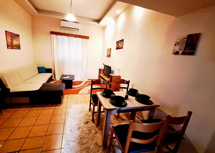 House With Yard Subway 5Min Walk